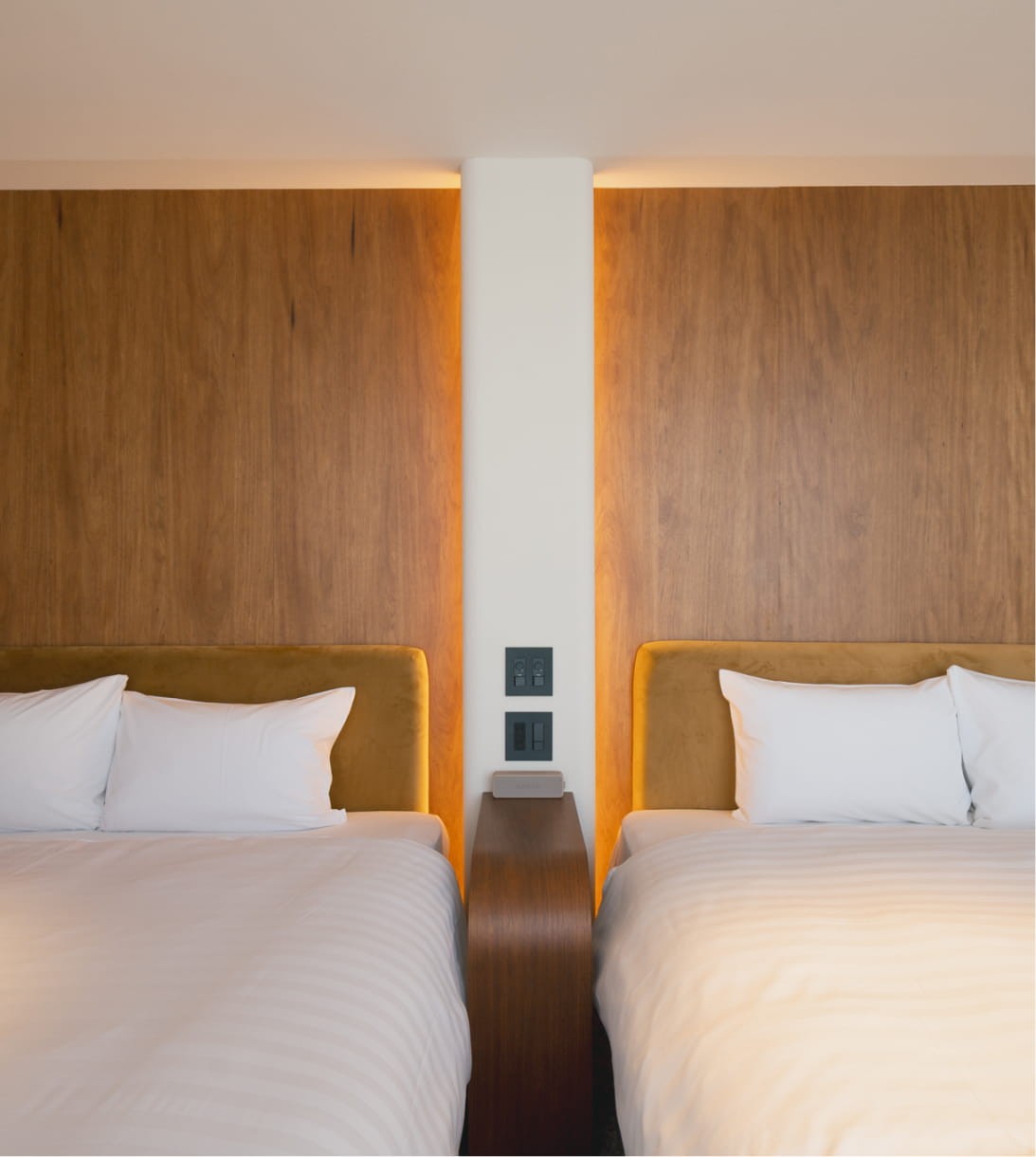 HOTEL ON\OFF 館内のロゴサイン